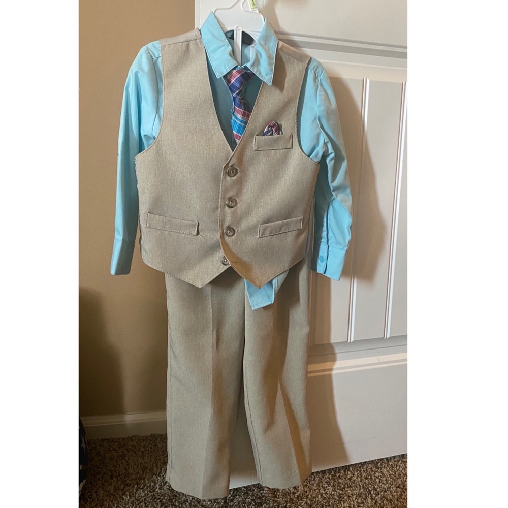 Boys TFW 4 piece suit. Tan with light blue shirt. 3T